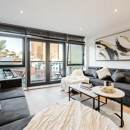 Stylish Centre Retreat Sleeps 8 Lejlighed