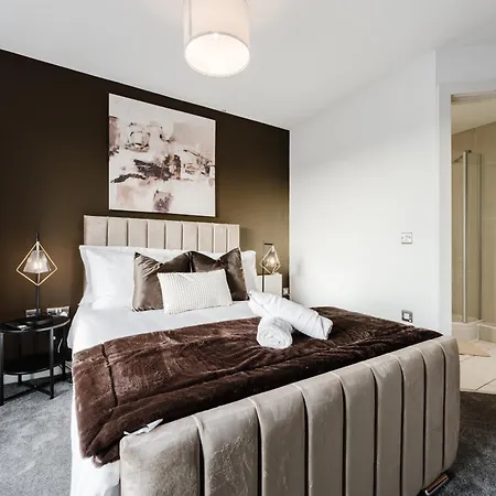 Stylish Centre Retreat Sleeps 8 Lejlighed