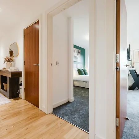 Stylish Centre Retreat Sleeps 8 Lejlighed