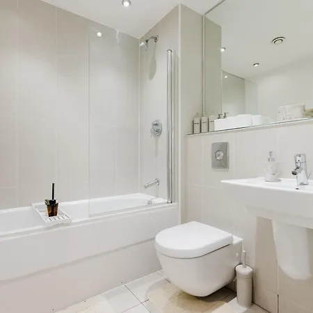 Stylish Centre Retreat Sleeps 8 Lejlighed *