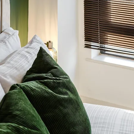 Lejlighed Stylish Centre Retreat Sleeps 8 *